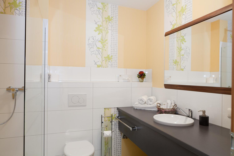 Bedroom 4, Hotel Deutscher Hof, Darmstadt-Dieburg