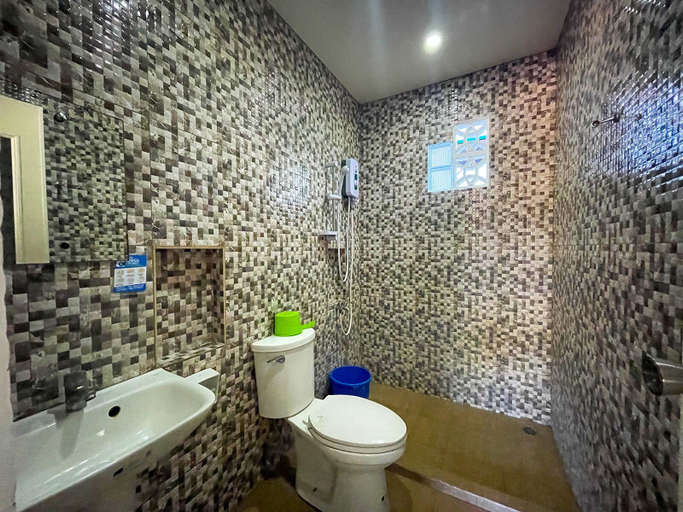 Bathroom 3, Delgados Resort Puerto Galera powered by Cocotel, Puerto Galera
