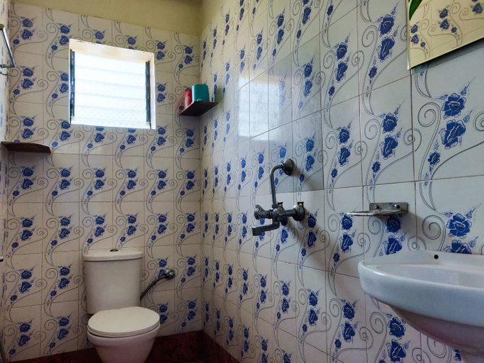 Bathroom 5, Morjim Sunset Hotel , North Goa