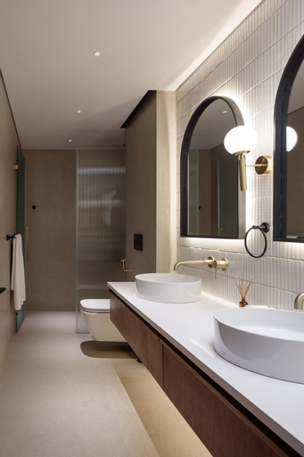 Bathroom 16