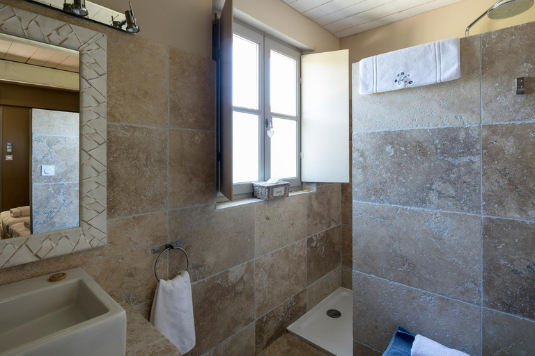 Bathroom 3, Chateau des Cinq Cantons, Vaucluse