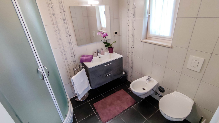 Bathroom 4, House Vertel, Matulji