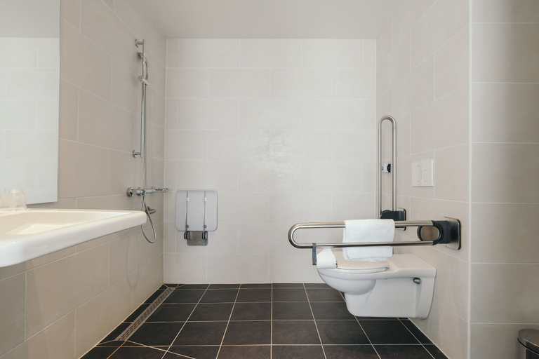 Bathroom 3, Leopold Hotel Oudenaarde, Oost-Vlaanderen