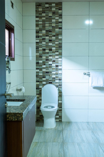 Bathroom 3, Twangale Park Hotel, Lusaka
