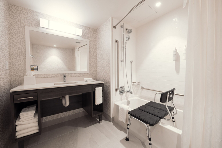 Bathroom 5, Home2 Suites By Hilton Quebec City, Communauté-Urbaine-de-Québec