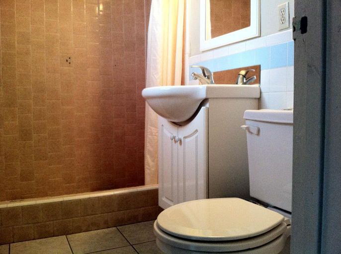 Bathroom 4, Village Inn, Tulare