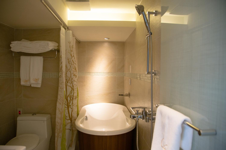 Bathroom 4, WalkerHotel. Ximen, Taipei City