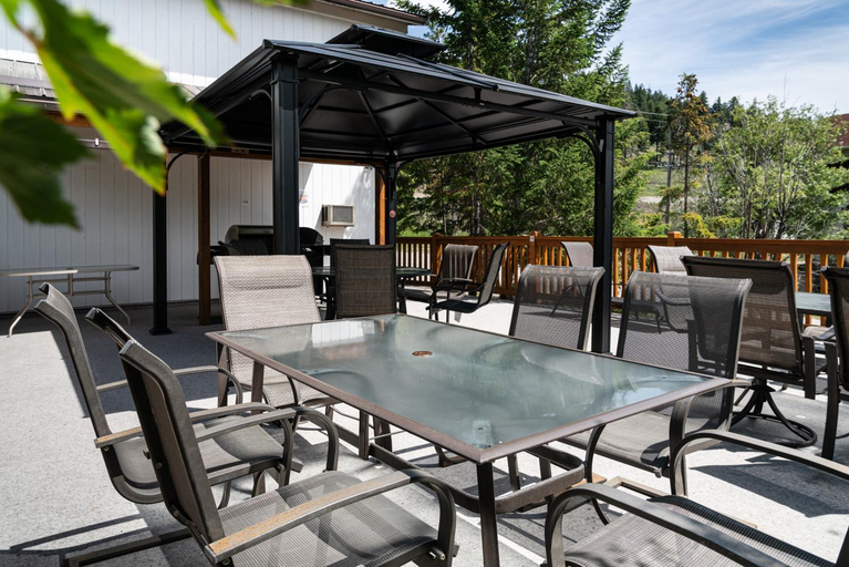 Food & Drinks 4, Cedar Motel, East Kootenay