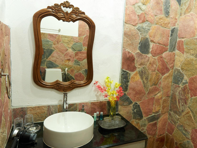 Bathroom 14
