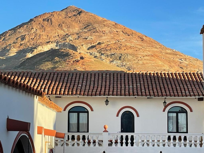 Exterior & Views