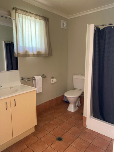 Bathroom 3, Colonial Village Resort, Hervey Bay - Pt A