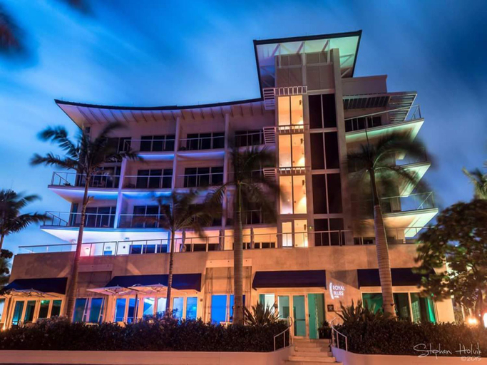 Exterior & Views 2, Royal Blues Hotel, Broward