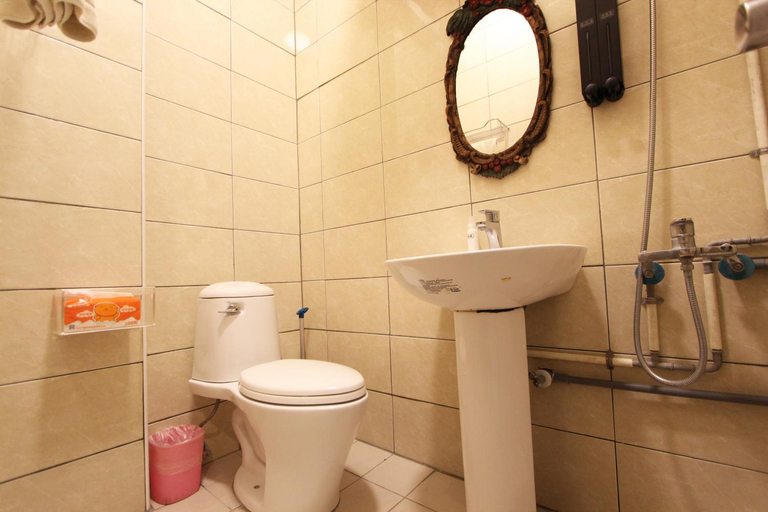 Bathroom 2, Zhang San Guest House, Hualien