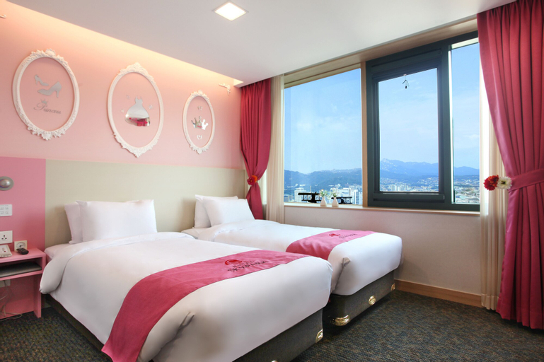 Bedroom 21