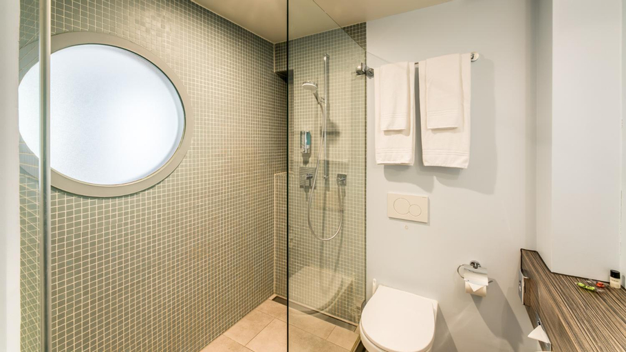 Bathroom 7