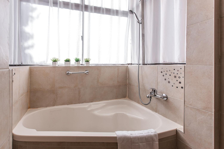 Bathroom 5, Little House in Rechavia