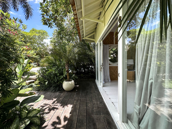 Exterior & Views 16