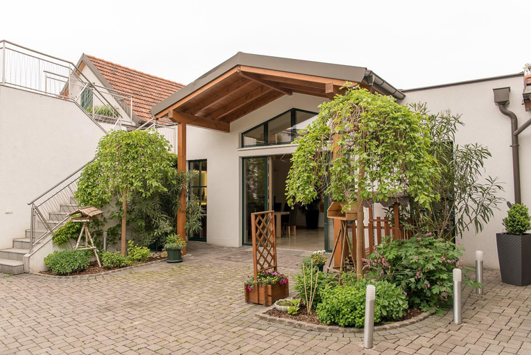 Others 4, Weingut Familie Bauer, Tulln