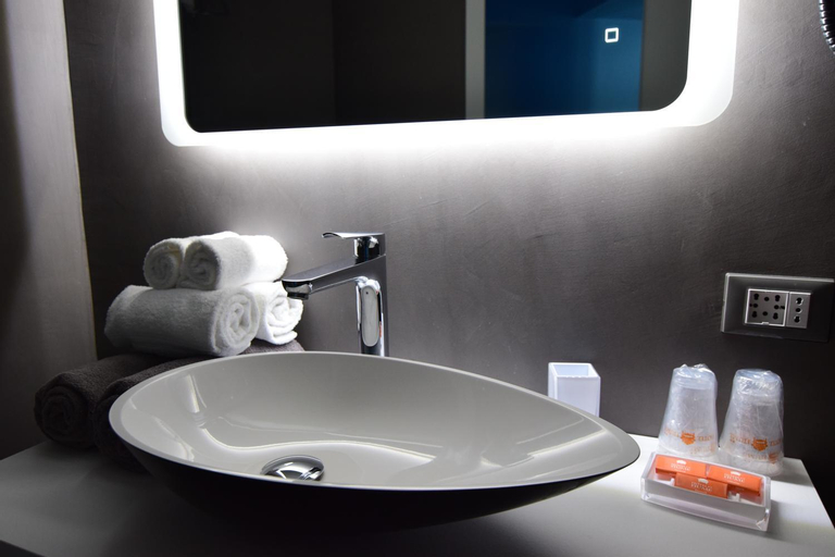 Bathroom 13