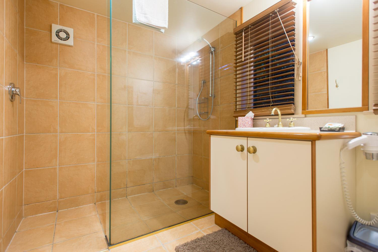 Bathroom 3, The Wheelhouse Inn, Nelson
