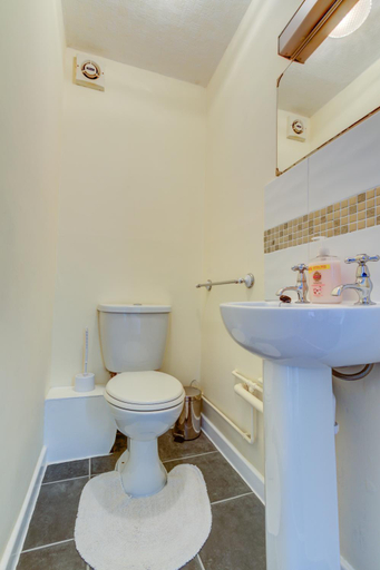 Bathroom 3, Beachcliffe Holiday Apartments, Blackpool