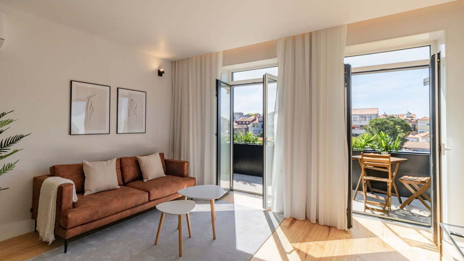 Others 5, Almada 551 by LovelyStay, Porto