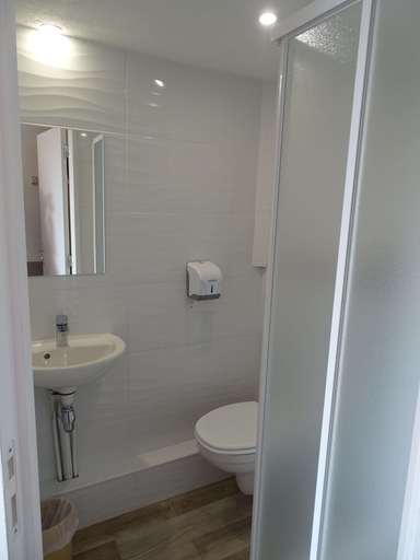 Bathroom 5, Premiere Classe Troyes Sud - Bucheres, Aube