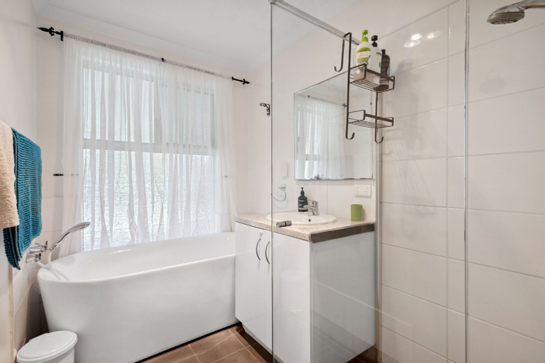 Bedroom 4, The Entertainer, Cockburn