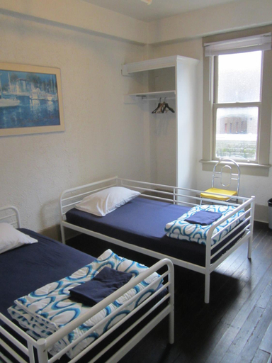 Bedroom 4, St. Clair Hotel and Hostel, Greater Vancouver