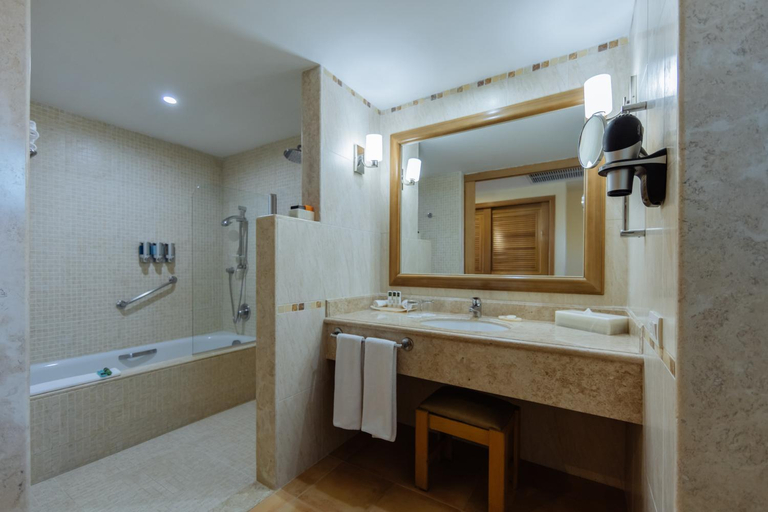 Bathroom 5, Barcelo Maya Tropical - All Inclusive, Cozumel