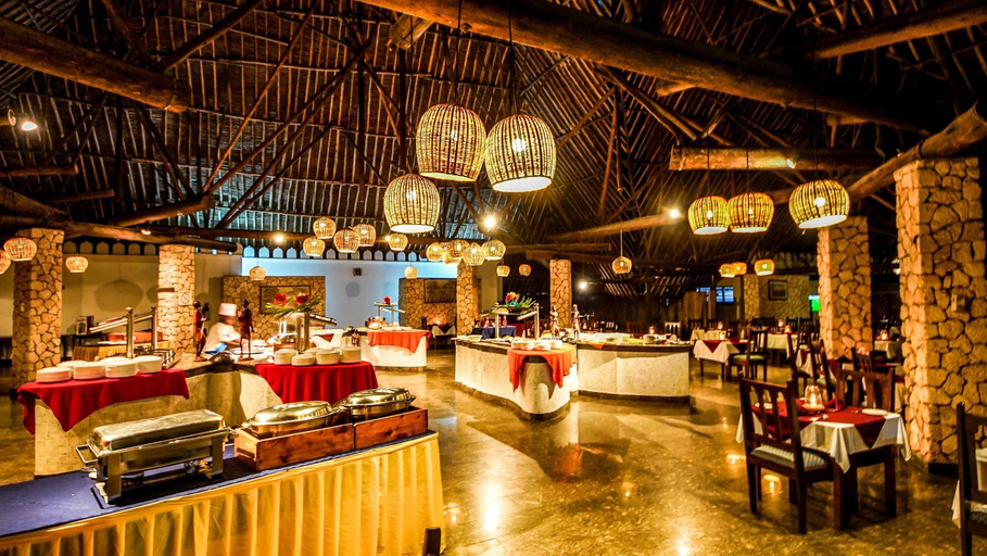 Food & Drinks 5, Papillon Lagoon Reef, Msambweni
