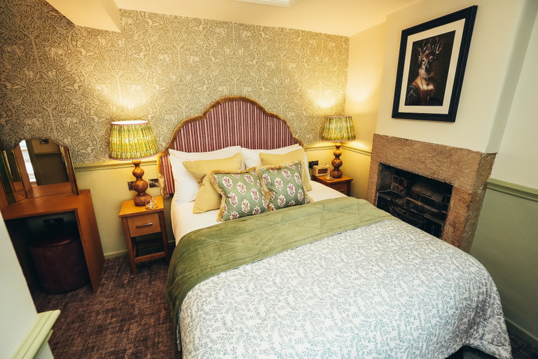 Bedroom 2, The Ashford Arms, Derbyshire