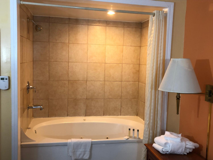 Bathroom 23