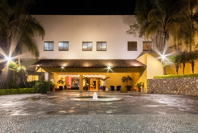 Exterior & Views