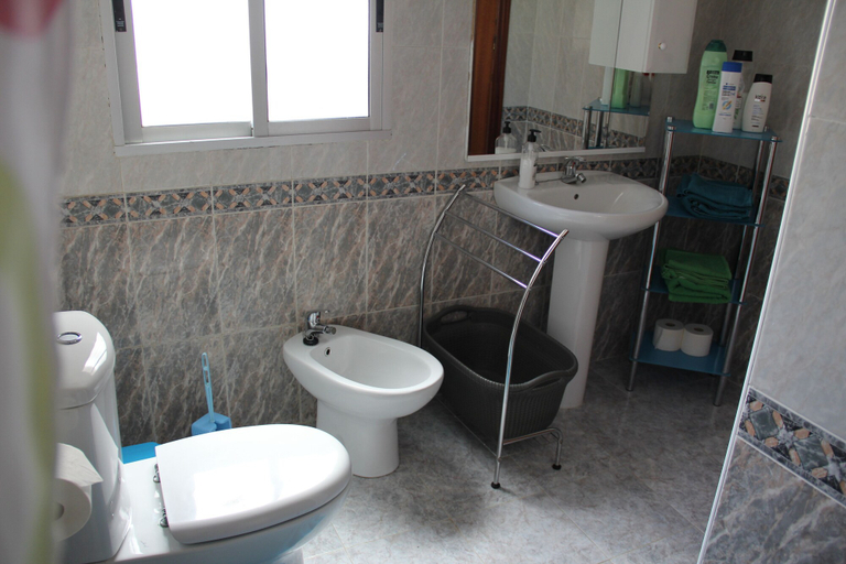 Bathroom 3, Studio Tropical, Granada