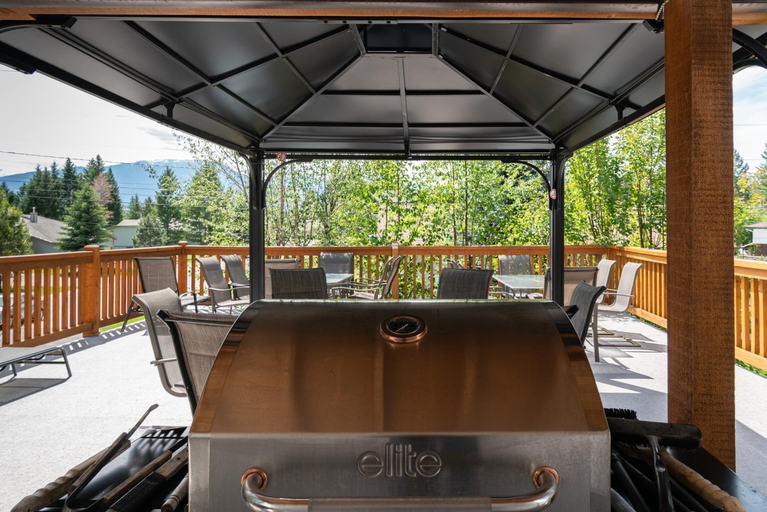 Food & Drinks 5, Cedar Motel, East Kootenay