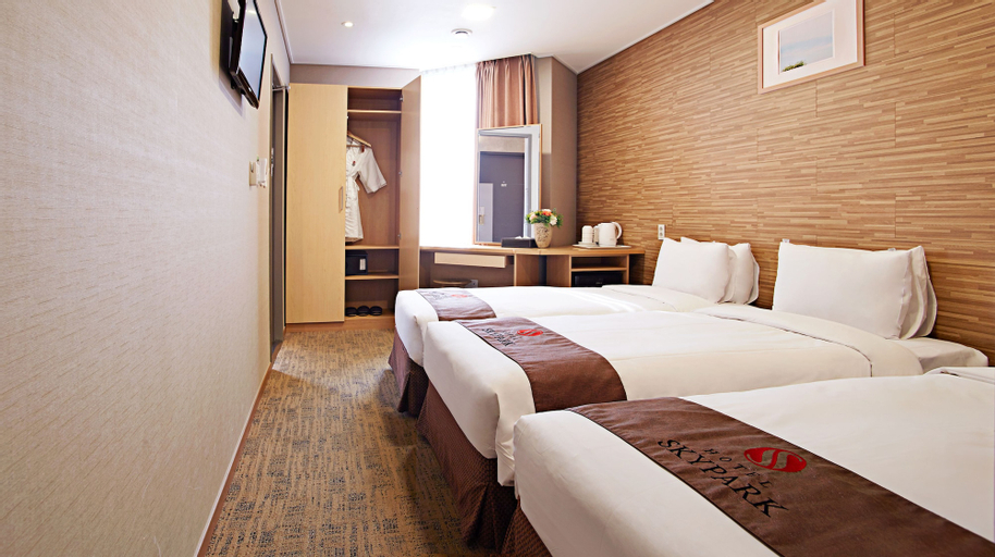 Bedroom 12