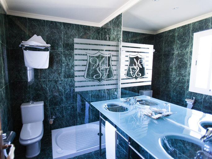 Bathroom 5, Hostal San Francisco, Badajoz