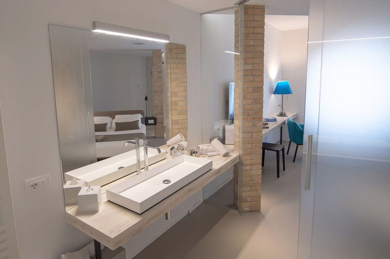 Bathroom 4, Serre Alte Landscape luxury Rooms, Macerata