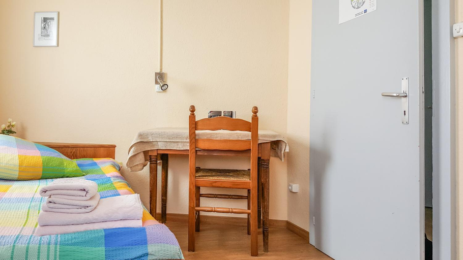 Bedroom 2, Hotel Restaurant Monte Leone, Brig