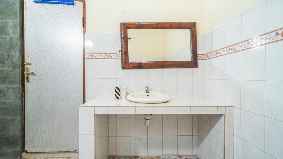 Bathroom 4, Raka House Accomodation, Gianyar