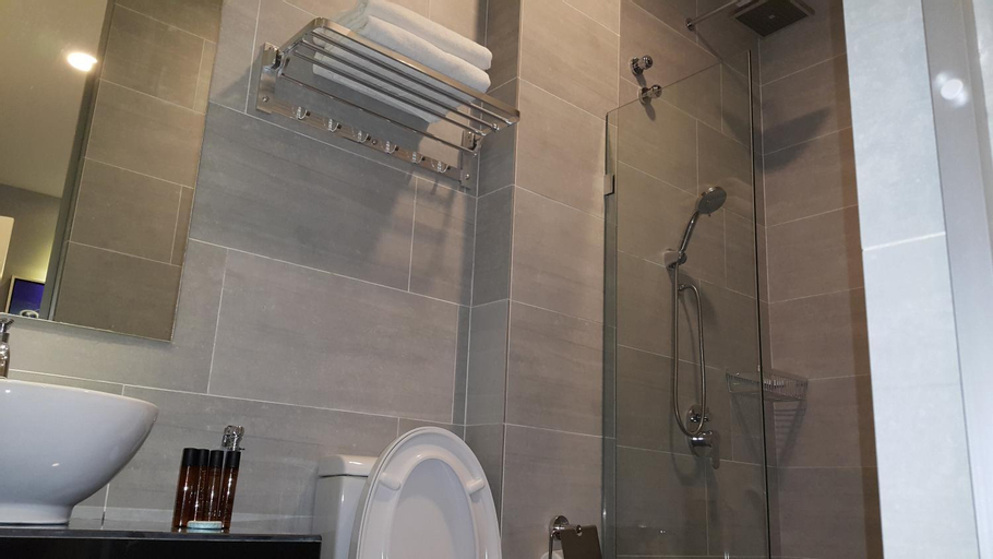 Bathroom 8