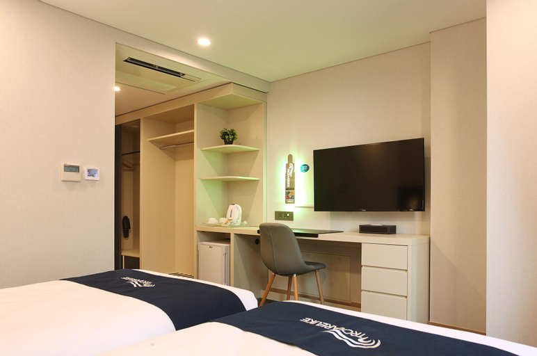 Bedroom 12