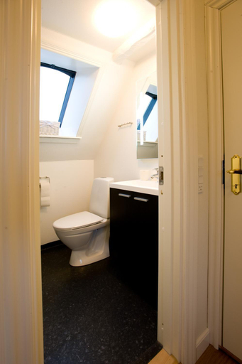 Bathroom 2, Den Gamle Købmandsgaard Bed & Breakfast, Esbjerg