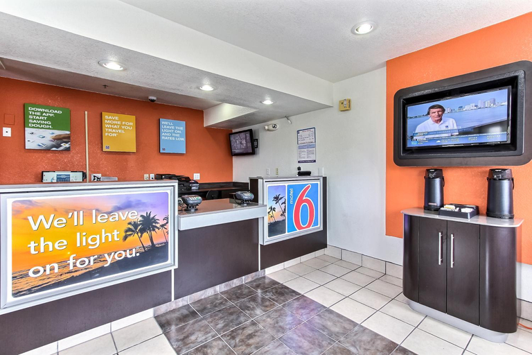 Public Area, Motel 6 Salinas, CA - North Monterey Area, Monterey