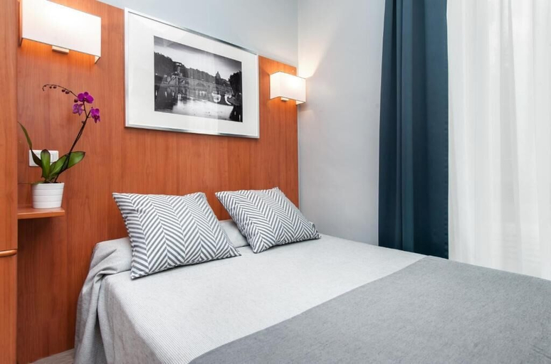 Bedroom 5, Hotel Reyes, Rome