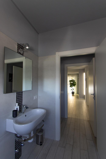 Bathroom 1, Le3stanze, Novara