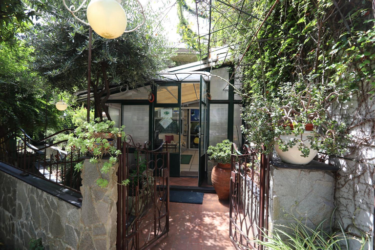 Exterior 12