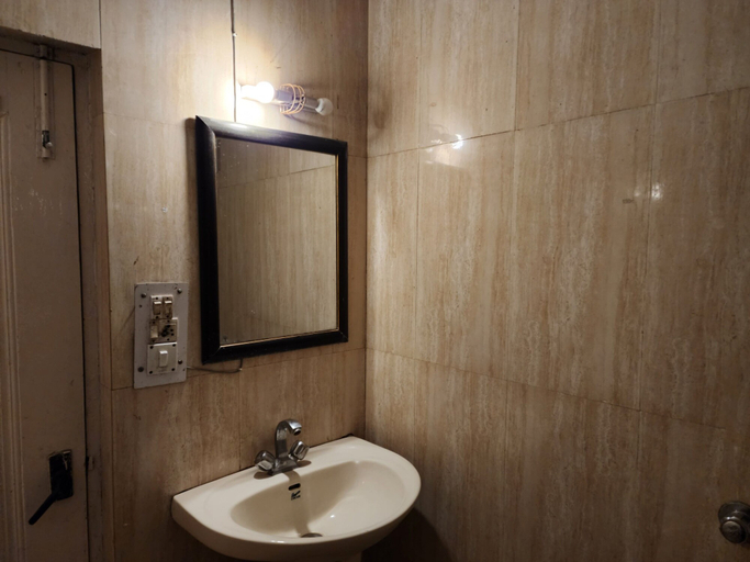 Bathroom 3, Hotel Rajdoot, Shimla