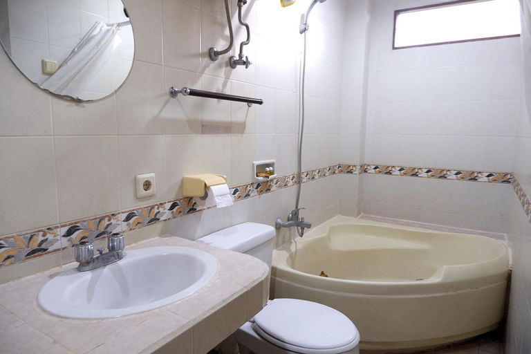 Bathroom 4, Hotel Winotosastro Garden, Yogyakarta